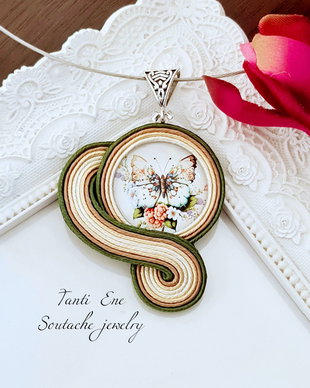 Pandantiv soutache cu fluture