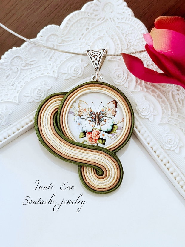 Pandantiv soutache cu fluture