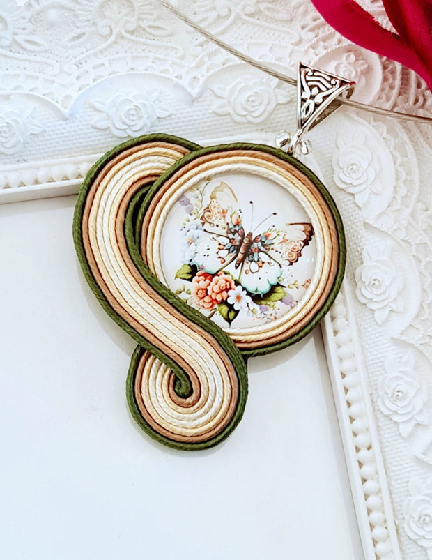 Pandantiv soutache cu fluture