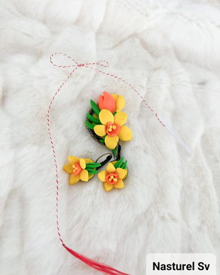 Set martisor cercei si brosa: Narcise si lalele