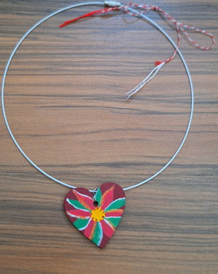 Martisor pictat/Colier cu pandantiv din lemn personalizat/pandantiv inimioara