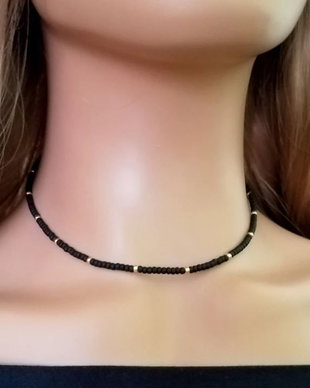Choker finut negru cu auriu