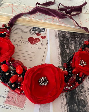 Colier statement "Flower Power II "・Colier cu maci・Colier in nuante de rosu