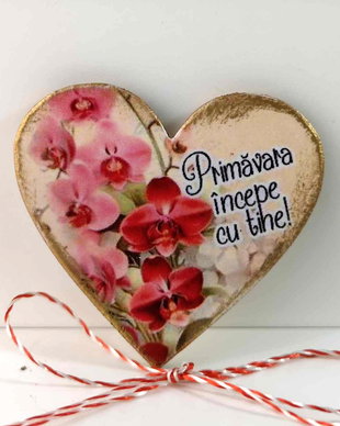 Martisor cu flori de orhidee