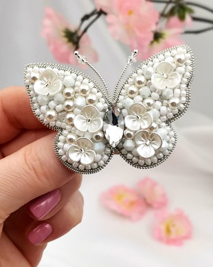Rezervat Broșă - Fluture - White Pearls & Flowers