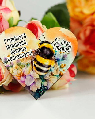 Magnet martisor educatoare, invataatoare cu albinuta