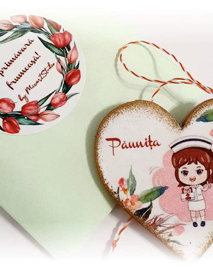 Martisor personalizat din lemn pentru medic / asistenta
