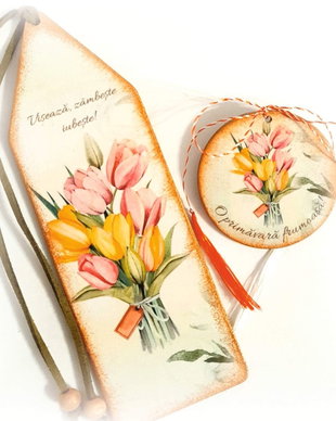 Set personalizat, format din martisor si semn de carte, Lalele