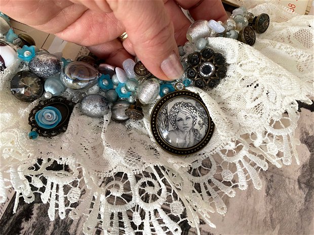 Colier statement '' Vintage lace "・Colier handmade dantela si margele