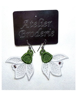 Cercei ghiocel accesorizati cu cristale