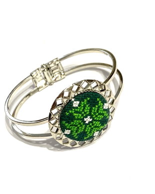 Bratara Bangle  cu broderie manuala  - trandafiri