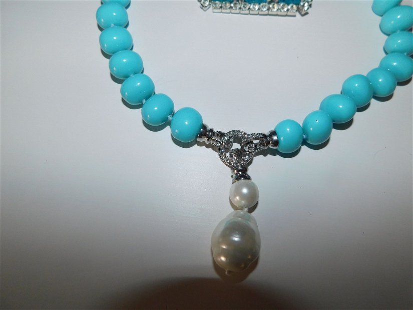 Colier nou  masiv,  turcoaze , pandant perla  superba ,  asortat  cu   brosa   superba vintage  cristale