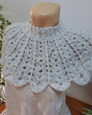 Accesoriu croșetat gri