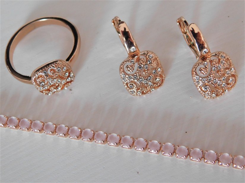 Set nou  cercei si  inel placate cu aur  roz ,  bratara  asortata  cristaler  zirconoi placata cu aur  roz  24 k