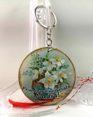 Breloc personalizat cu flori si nume - martisor