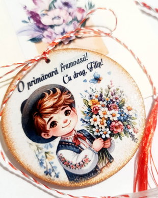 Martisor personalizat, baiat in port traditional