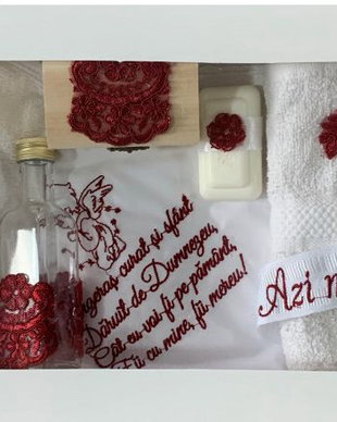 Trusou botez cu 7 piese cu broderie vișiniu