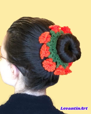 Accesoriu cu flori pentru coc/coada. Elastic de par crosetat. Culoare la alegere. Scrunchie cu flori 3D. LA COMANDA