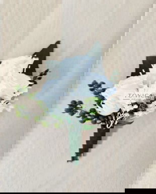 Cocarda trei trandafiri mici