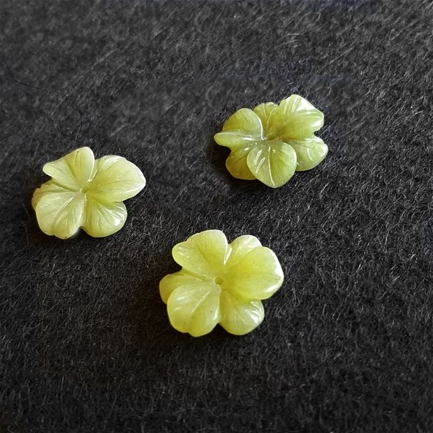 Pandantiv floare sculptata, lemon jad 19mm PD.0035