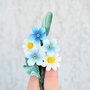 Margarete si flori de nu ma uita- Brosa buchet
