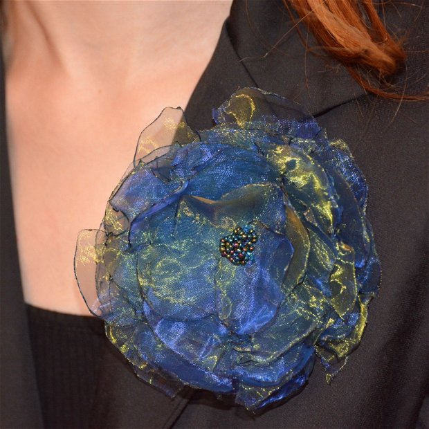 Brosa floare organza holografica nuante de verde albastru, Brosa handmade