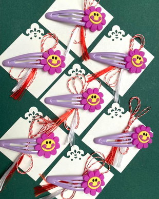 Martisor, clama mov cu floare zambitoare
