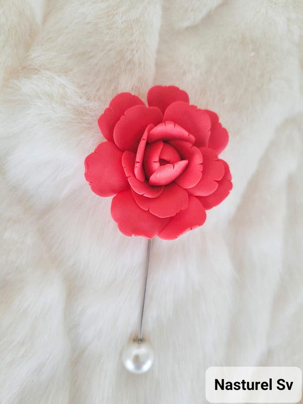 Pin: Bujor rosu