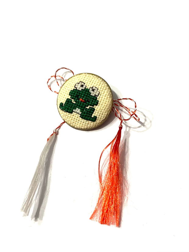 Brosa - martisor cu broderie manuala