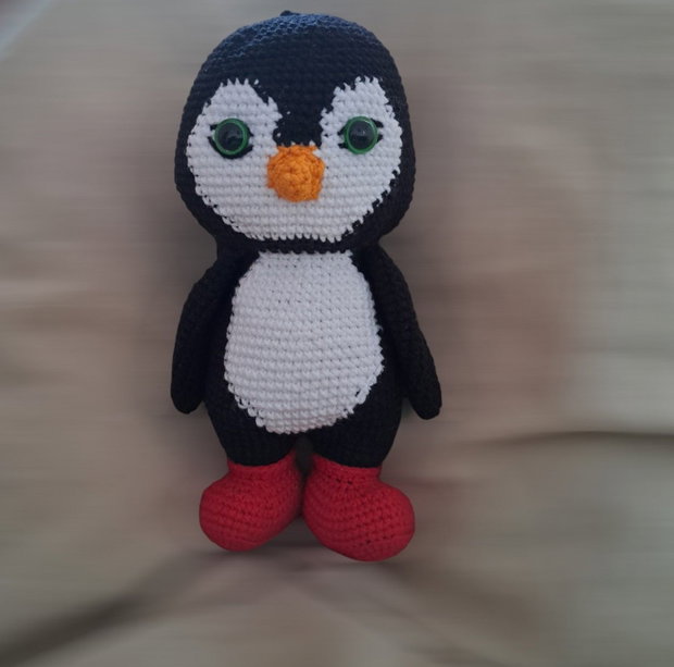 Pinguin crosetat handmade