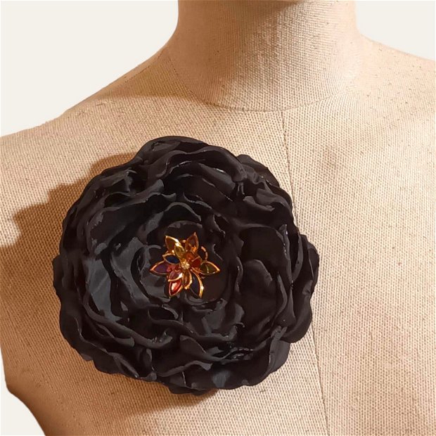 Brosa sau Clama de par floare neagra, Agrafa de par trandafir negru satinat, Brosa realizata manual stil retro