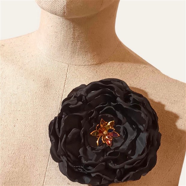Brosa sau Clama de par floare neagra, Agrafa de par trandafir negru satinat, Brosa realizata manual stil retro