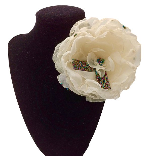 Brosa trandafir ivory, Brosa floare din voal, Brosa realizata manual stil retro vintage