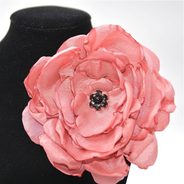 Brosa trandafir maxi roz somon, Brosa floare satinata, Brosa florala realizata manual stil romantic