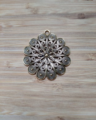 Pandantiv floare aurie - 50x45mm