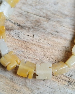 Margele patrate, jad sculptat 7x7x3 mm