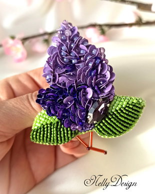 Liliac - Brosa broderie manuala