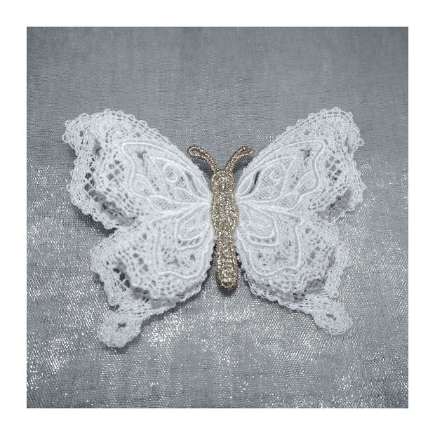 Fluture alb filigran brosa