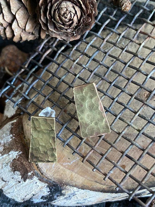 Cercei din alama cu textura de ciocan si tije de argint 925