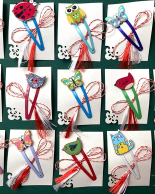 Martisor, clama de par cu figurine din lemn
