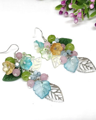 Cercei ciorchina pastel floral de primavara /jad ,frunze si floricele sticla