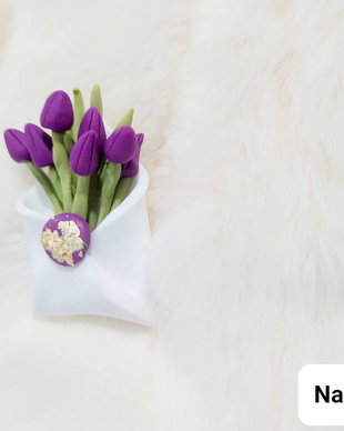 Brosa martisor: Plic cu lalele mov