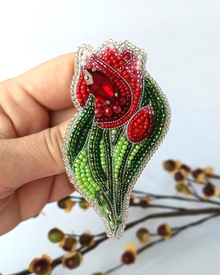 Lalea - Brosa broderie manuala