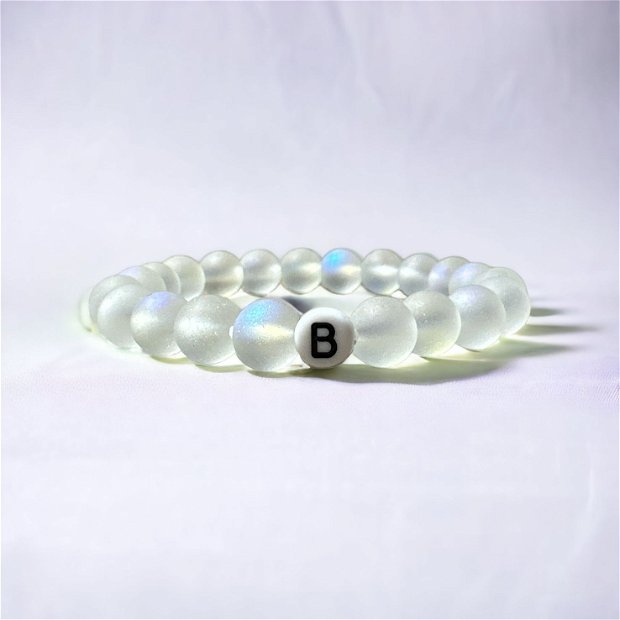Brățară personalizată din perle de culoare alb perlat