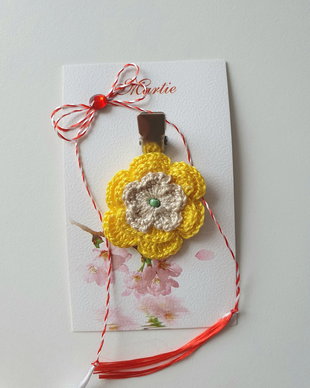 Martisor accesoriu de par floare crosetata
