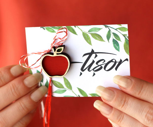 Brosa  martisor din lemn pictat - {Mar-tisor}