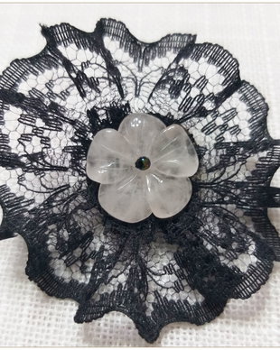 BROSA-DANTELA NEAGRA SI FLORICICA DE CUART ROZ