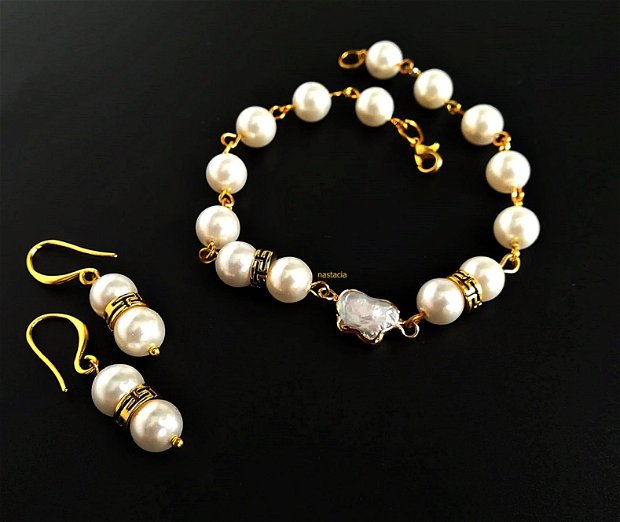 set perle seashell albe si accesorii aurite