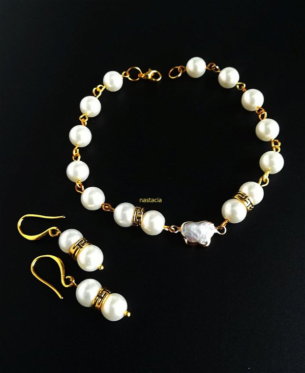 set perle seashell albe si accesorii aurite