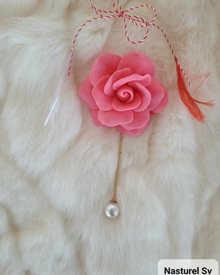 Pin martisor: Trandafir roz